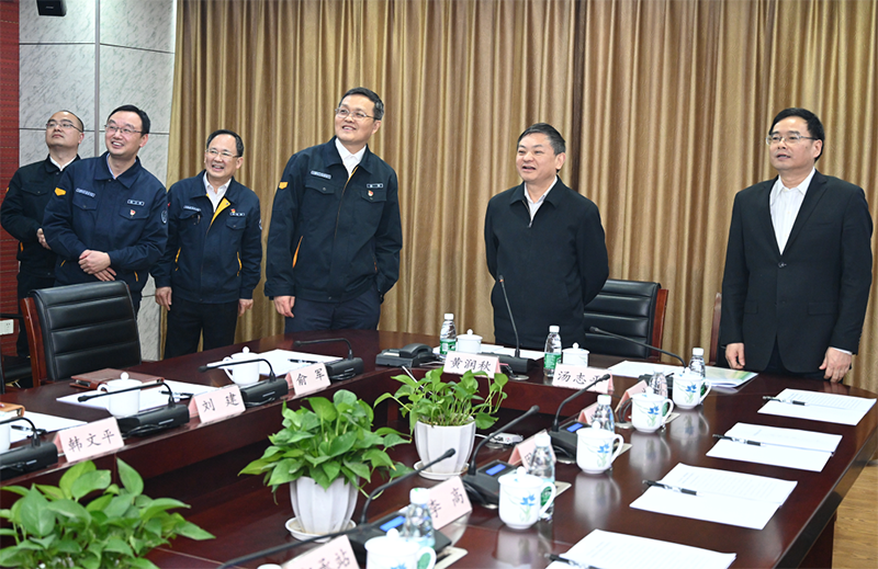 黃潤(rùn)秋赴駐鄂、駐滬派出機(jī)構(gòu)及地方生態(tài)環(huán)境部門調(diào)研慰問